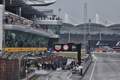 La FIA taclée&nbsp;: ’100% injuste’ d’avoir offert une seconde chance aux pilotes immobilisés selon Alonso
