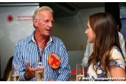 Button : Son père lui manque durant cette période difficile