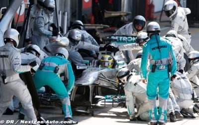 Mercedes beats Red Bull’s pitstop record