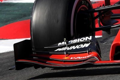 L’aileron avant différent de Ferrari n’inquiète pas encore Newey et Wolff