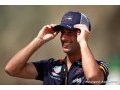 Ricciardo denies signing Ferrari contract