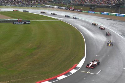 F2, Silverstone, Course sprint : Vesti domine sous la pluie