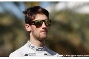 Grosjean glides on ice in Moscow