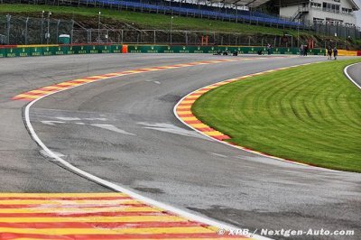 Driver tests proposed new Eau Rouge layout