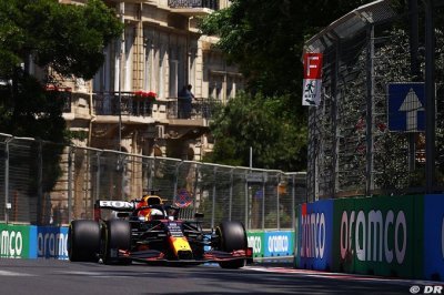 Azerbaïdjan, EL1&nbsp;: Verstappen devance les Ferrari, Hamilton 7e