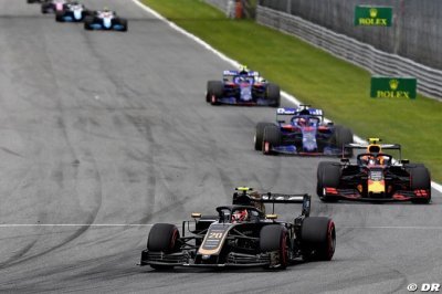 Un problème hydraulique a mis fin à la course de Magnussen