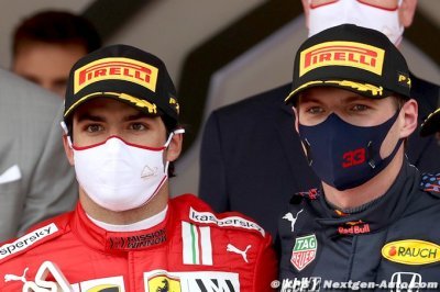 Sainz&nbsp;: La rivalité avec Verstappen ’a fait de moi un meilleur pilote’
