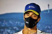 Ricciardo met en garde Vettel contre les équipes de milieu de grille
