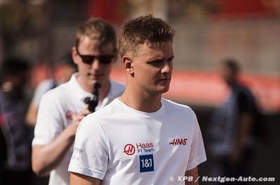 Schumacher to ’talk’ to other ’top teams’