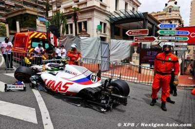 Wolff tips Schumacher to stay in F1
