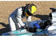 Hamilton refuse de comparer la F1 W04 à la MP4-27