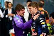 Ecclestone voit Antonelli et Verstappen comme favoris pour le titre