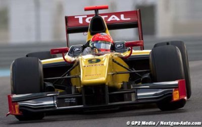 Grosjean flies to pole position in Imola