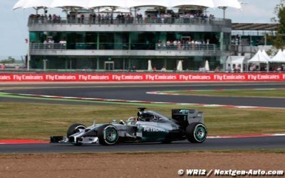 Hay fever and leaking oil spoil Hamilton momentum