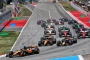 Piastri emmène un doublé McLaren F1 en Espagne, Verstappen pète les plombs