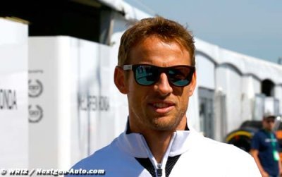 Button accroit sa sécurité personnelle après le cambriolage