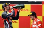 Alonso jokes as Webber wins FIA 'prize'