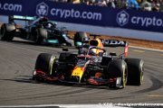 Verstappen se sent 'plus relax' en étant en lice pour le titre F1
