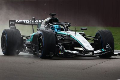La Mercedes F1 W17 a effectué ses premiers tours de roue à Silverstone (+ photos)