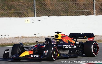 Red Bull dévoile enfin sa RB18 en piste à Barcelone