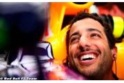 F1 deal puts Ricciardo's Nascar plan 'on standby'