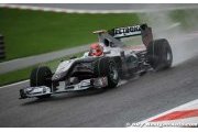 La pluie est la malvenue pour Rosberg...