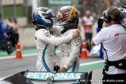 ‘Je croyais qu'il allait m'embrasser' : Bottas plaisante sur Hamilton