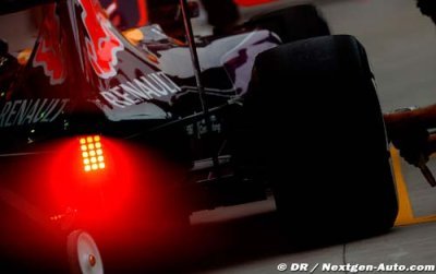 Ricciardo hints Red Bull engine news delayed again
