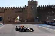 Lawson est heureux de retrouver Racing Bulls, Lindblad 's'excuse' pour son accident