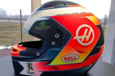 Romain Grosjean a présenté son nouveau casque