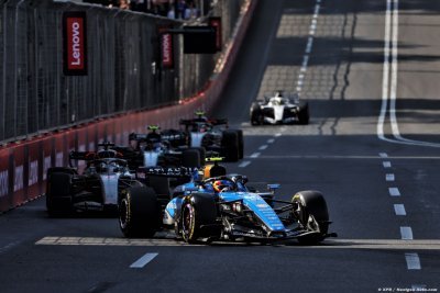 Williams F1 retrouve les points à Bakou mais Sainz est sous enquête
