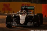 Le halo testé dans le crépuscule singapourien