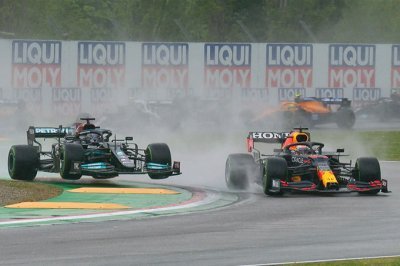 Verstappen évite les pièges et gagne une course folle à Imola