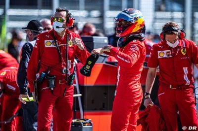 Sainz a été ’malchanceux’ de croiser Verstappen à ’un moment crucial’
