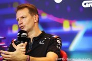 Rossi adoucit le ton sur Piastri : 'Il a aussi sa carrière à gérer'