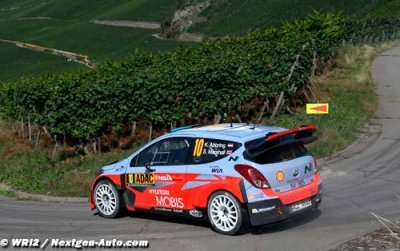 Hyundai consolidates top-five positions on second day