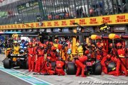 Sainz s'inquiète du danger de l'étroitesse des voies des stands