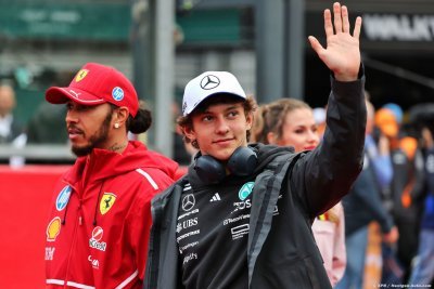 Hamilton comforts Antonelli as Mercedes crisis deepens