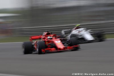 China, FP3: Vettel tops final practice