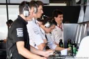 Wolff se penche sur les mauvais départs des Mercedes