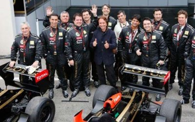 Emerson Fittipaldi teste une Lotus Renault