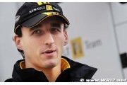 Kubica moves fingers, talks to father