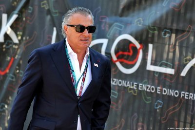 Alesi joins critics as Hamilton pressure mounts at Ferrari