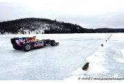 Verstappen en démo avec une Red Bull sur la neige