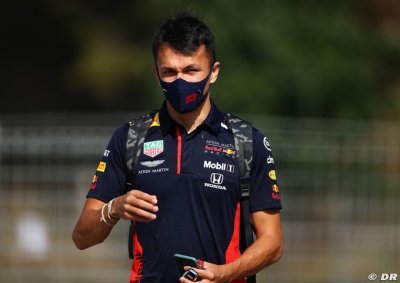 Un an après ses débuts, Albon veut piloter ’avec’ sa Red Bull et non ‘lutter contre elle’