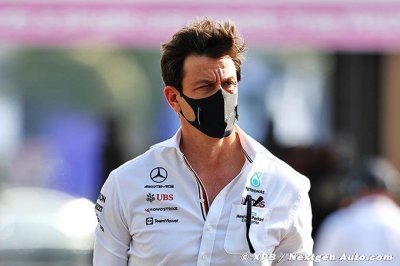 Wolff apologises for new Mercedes sponsorship