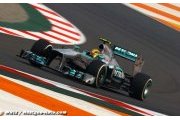 Deux fêlures trouvées dans le châssis de Lewis Hamilton