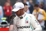 Hamilton espère que les erreurs stratégiques de Mercedes ne lui coûteront pas le titre