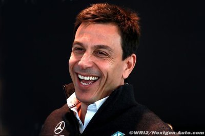 Wolff veut convaincre Hamilton et admet lorgner sur Sainz