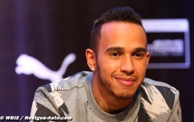 Hamilton répond à son patron concernant la rivalité avec Rosberg